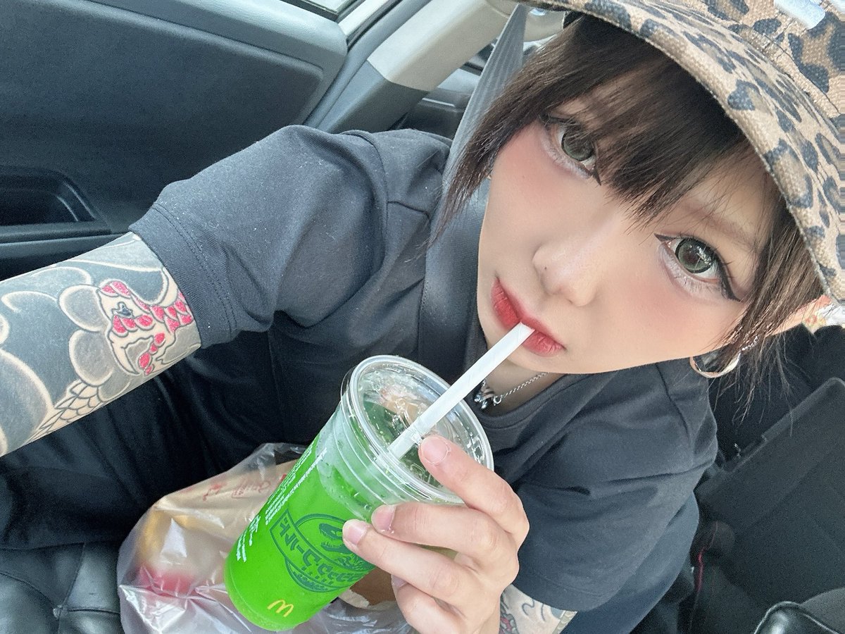 Cza5X's tweet photo. #動画販売　#写真販売
#売り子#貧乳 https://t.co/V8uwdLsNTT