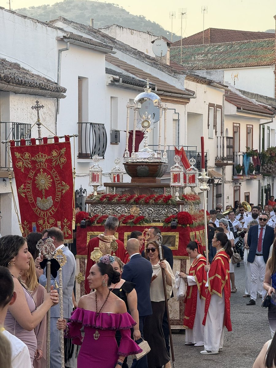 💥¿Un pueblo de Málaga que celebra el Corpus Christi dos veces?

En 1769 el papa Clemente XIV a través de una bula permitió a este pueblo celebrarlo también el 29 de Junio (San Pedro), para que pudieran asistir los trabajadores de la siega.

💎 Es el (doble) Corpus de Arriate 🌞