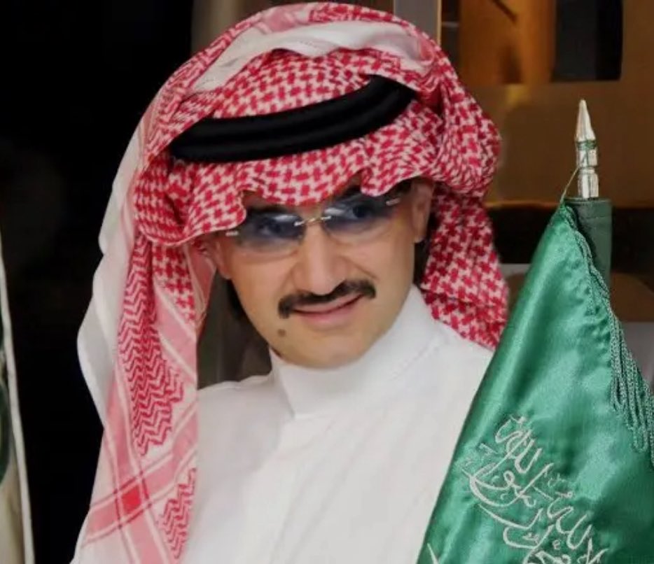 #الهلال_مانشسترسيتي
الهلال يفرض الإحترام عالمياً
ويقسوا على أفضل فرق العالم
ويتدرج بسلاسة نحو المجد العالمي
ادوات داخل الملعب وجمهور مساند وإدارة واعيه وصبورة تكمل إحتياجات الفريق 
وداعم ومتابع بقيمة الوليد بن طلال
تجعل الهلال ( هلال ) عالمي
الف مبروك للممثل الوطن