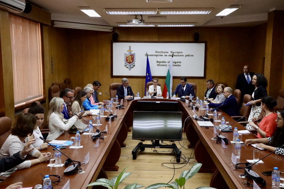 christina_bruin's tweet image. Pleasure to meet EU Commissioner @magnusbrunner and Minister @DanielMitov in Sofia to discuss the EU Pact and importance to place unaccompanied & vulnerable #children at the core. Strong child protection systems including guardianship are key. #ForEveryChild