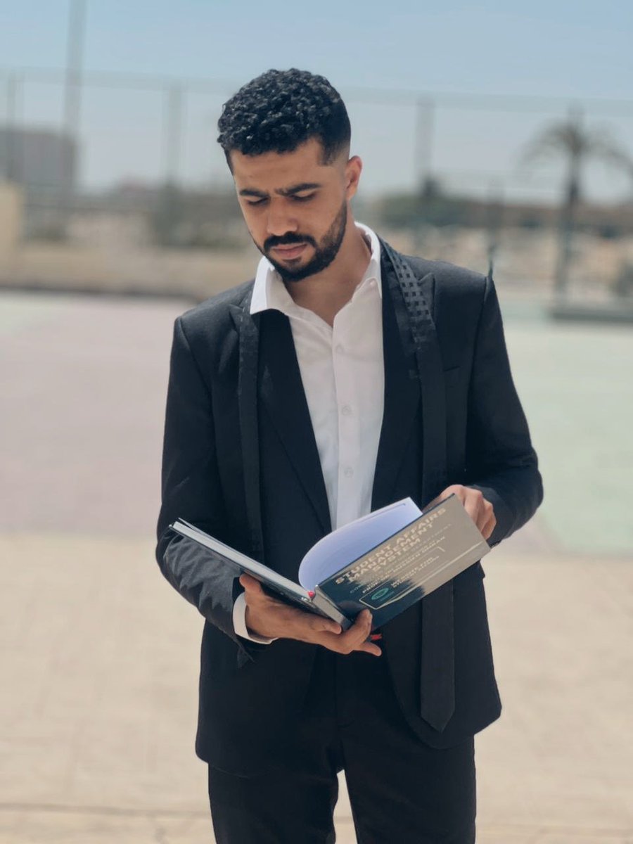 ZIAD37173877's tweet photo. I officially graduated from the College of Computer Science  ♥️🎓 https://t.co/nFCckKqWSC