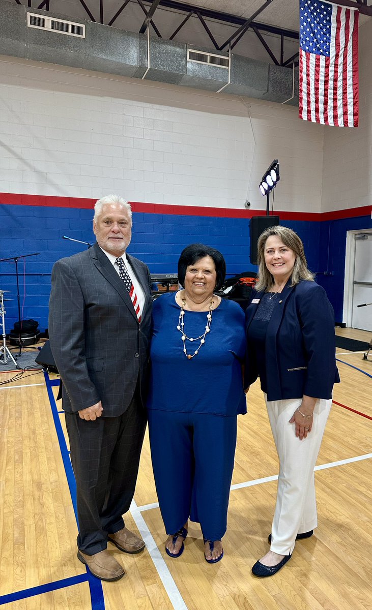 TresaHowell4WV's tweet image. A beautiful day in Marmet for the swearing in of the new administration! Congratulations to Mayor Armentrout, the council, & the recorder. The strong outpouring of community support was a clear sign of positive things to come. A well-planned & timely celebration of a new chapter!