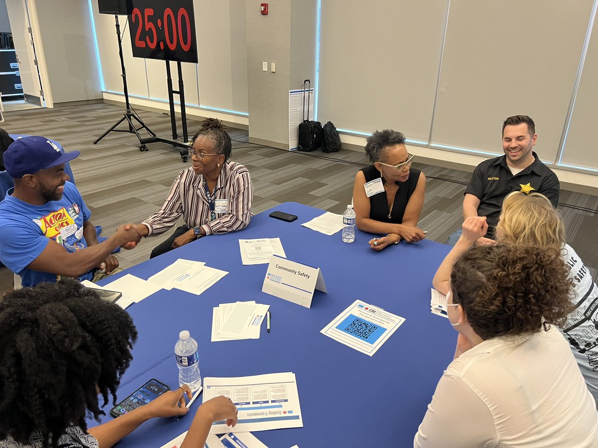 ChicagoCOPA's tweet image. Today, COPA was with @ChicagosMayor at the Chicago Budget Engagement Round Tables at @MX_College. COPA Deputy Chief Administrator Angela Hearts-Glass and Director of Mediation Daisha Muhammad participated in dialogue with Chicagoans to hear from them on the City's 2026 Budget