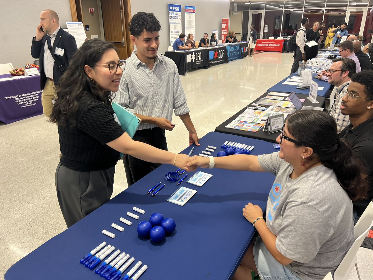 ChicagoCOPA's tweet image. Today, COPA was with @ChicagosMayor at the Chicago Budget Engagement Round Tables at @MX_College. COPA Deputy Chief Administrator Angela Hearts-Glass and Director of Mediation Daisha Muhammad participated in dialogue with Chicagoans to hear from them on the City's 2026 Budget