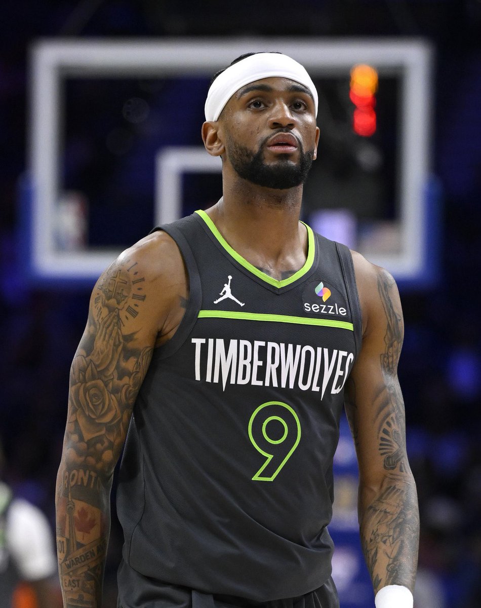 ニキール・アレクサンダー・ウォーカーが4年64ミリオンでホークスと