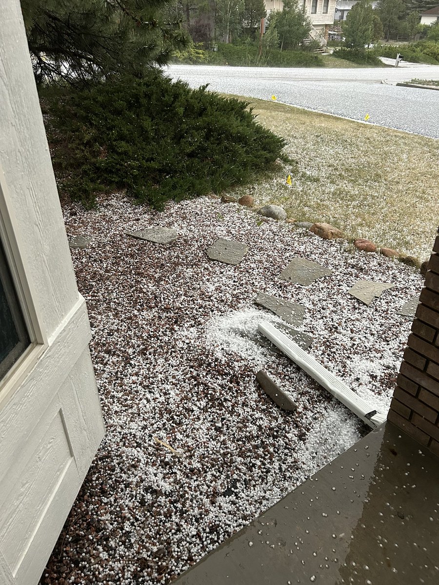 Colorado summer snow! Quick coating of the small stuff here in Gleneagle.

#cowx

<a href="/NWSPueblo/">NWS Pueblo</a>