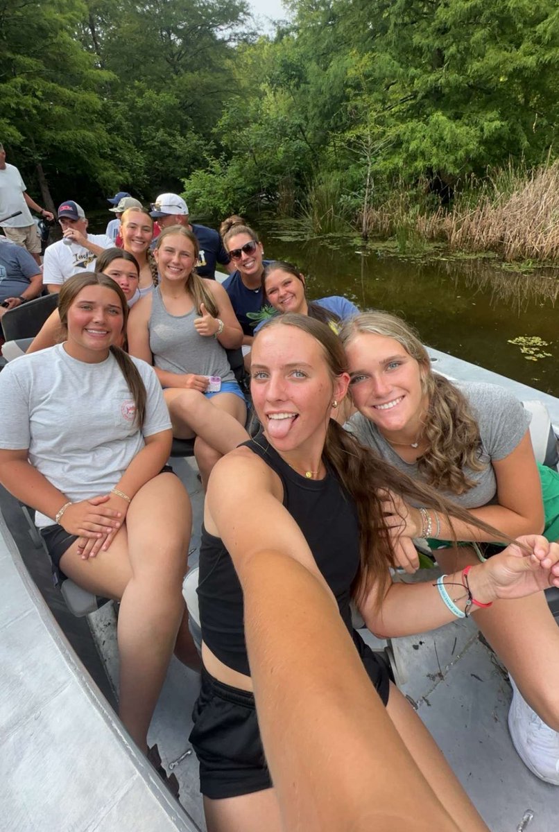 HaileyHeafner4's tweet photo. Gators galore 🐊 #cajunswamptour https://t.co/fNHKcmqowu