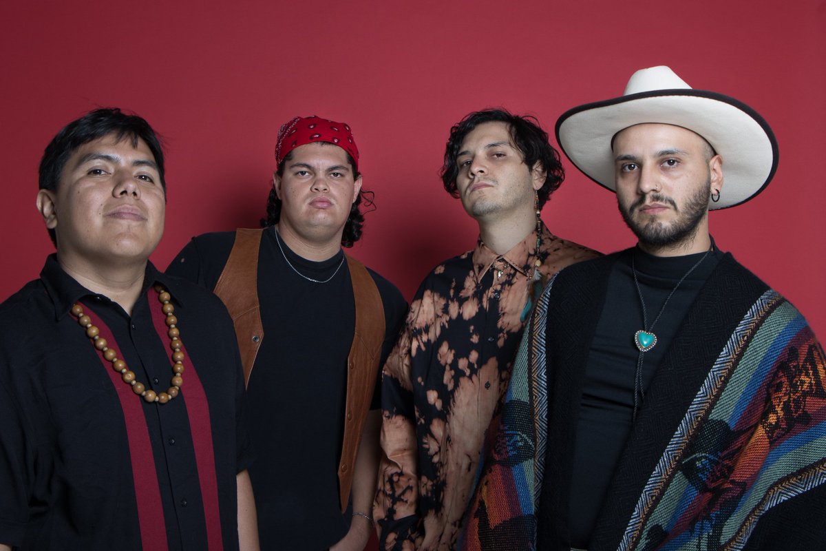 Qué onda banda 😎
Recuerden que estamos por estrenar nuevo sencillo 
💥 11 DE JULIO 💥
Además les queremos compartir un pequeño vistazo de la nueva imagen que traemos en el grupo 🤘🏻 ¿Qué tal, sí rifa? 📸

Foto de nuestra amiga <a href="/soyzali/">Soy Zali</a> 🤙🏻 y el arte por el buen 🎨 Adrian Barragan