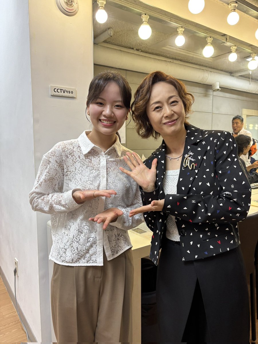UtagokoroRie's tweet image. 6/29
Continued from the Soul Concert

instagram.com/utagokoro.rie? igsh=cGZkdDg3bG1xcGll

#CIELO #composer
#AkiAzuma
#歌心りえ　#우타고코로리에
#SoulConcert