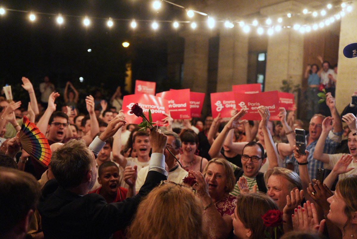 isabelle_rocca's tweet image. Un grand merci aux militant•es socialistes de #paris12 de m’avoir fait confiance pour être leur tête de liste aux #municipales2026 !
Tout commence maintenant avec @egregoire et les socialistes rassemblés pour faire gagner la gauche à Paris ✊🏻🌹