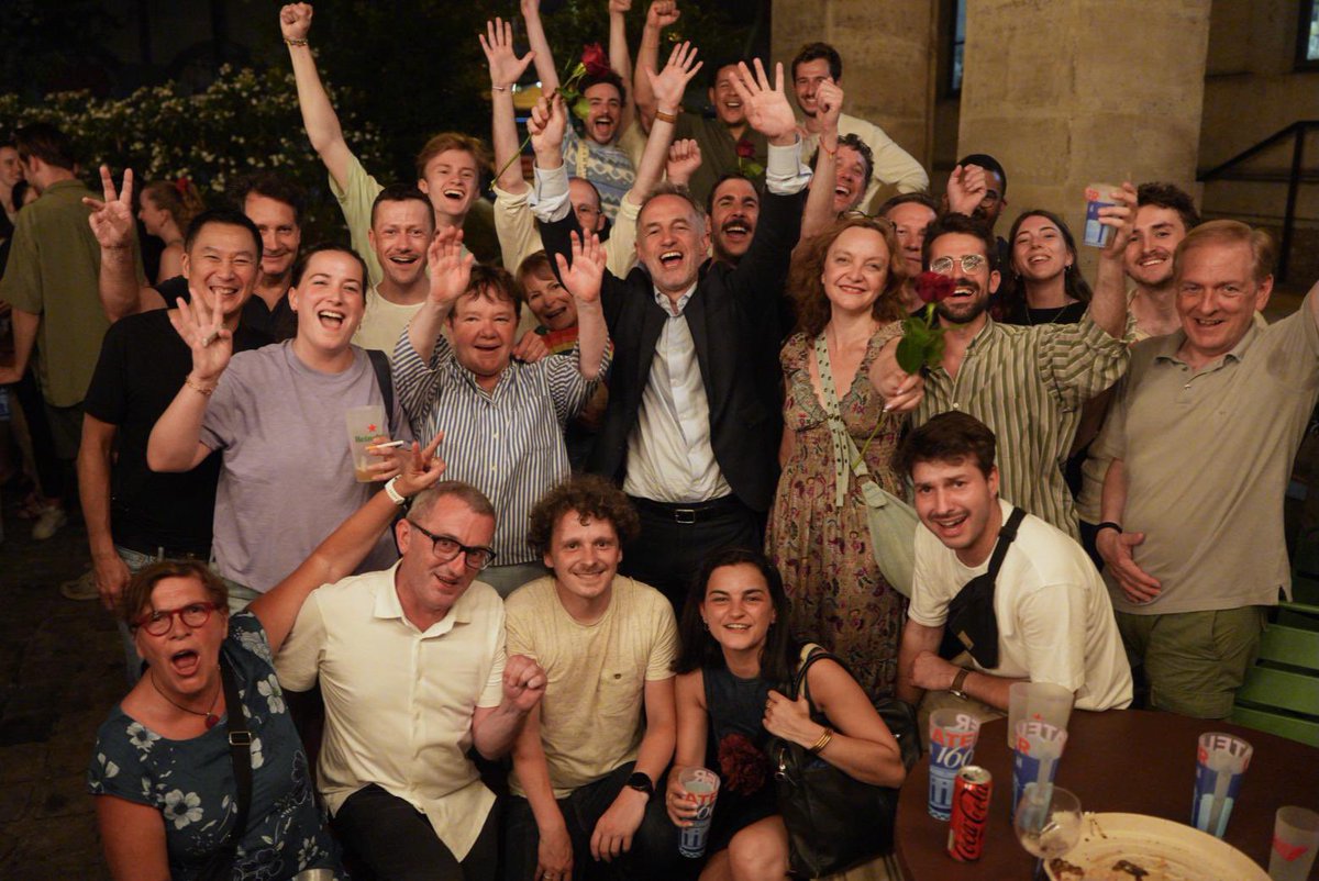 isabelle_rocca's tweet image. Un grand merci aux militant•es socialistes de #paris12 de m’avoir fait confiance pour être leur tête de liste aux #municipales2026 !
Tout commence maintenant avec @egregoire et les socialistes rassemblés pour faire gagner la gauche à Paris ✊🏻🌹