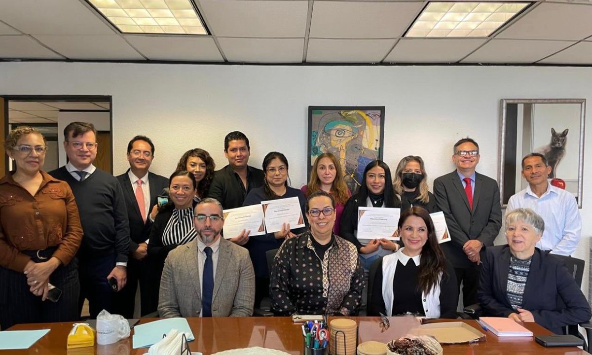 tesofe_mx's tweet photo. #TESOFE
#SHCP
La Tesorería de la Federación entrega reconocimientos a las personas funcionarias públicas sobresalientes por su desempeño en el 2do. trimestre de 2025.
¡Felicitaciones!
Muchas gracias por su compromiso diario con la institución y con el país.
👏👏 👏⭐️⭐️⭐️ https://t.co/uh2wyEs8Xk