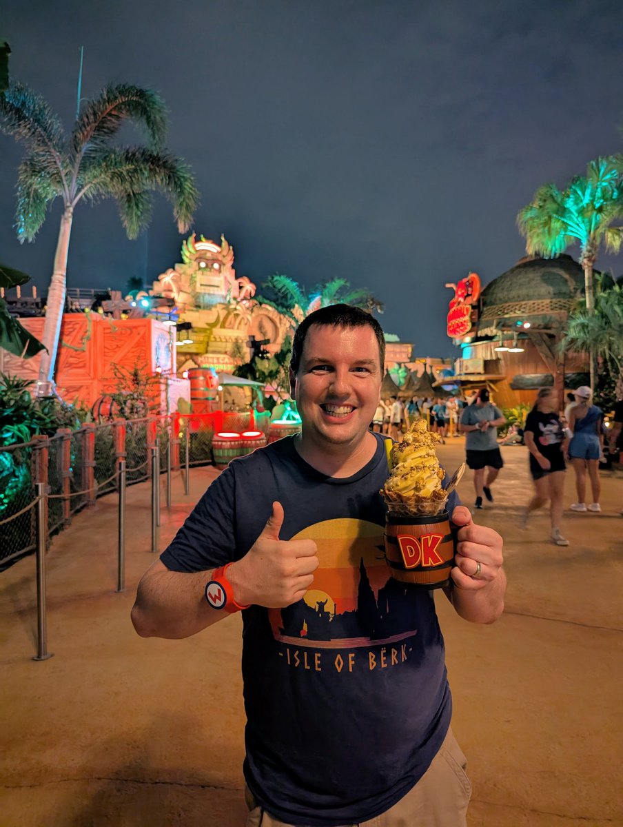 JasonTCV's tweet image. Probably my final tweet from Epic tonight... The DK Crush Float Tropical Dole Whip Float is the new Dole Whip standard. My goodness is it delicious!