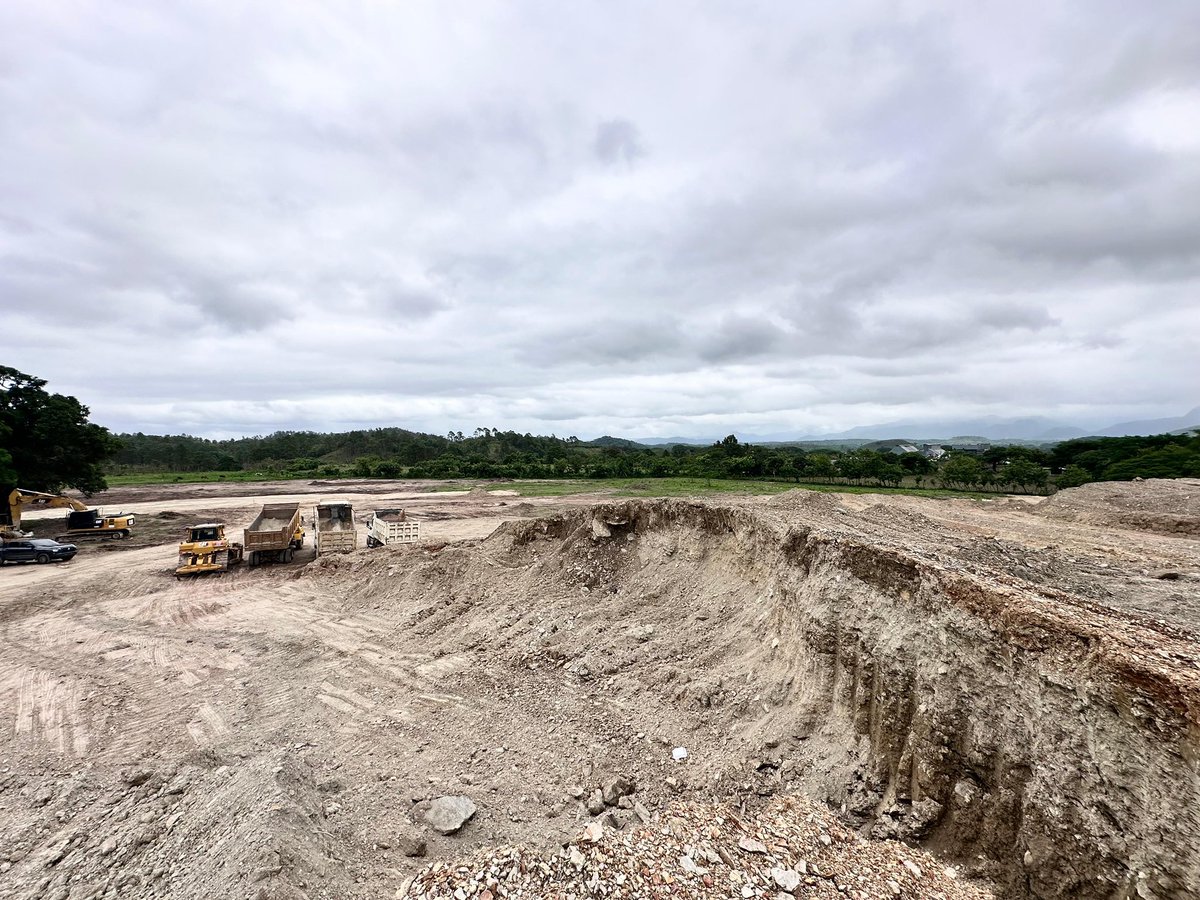 Fausto Cálix (@faustocalix) on Twitter photo Hoy me movilicé al Departamento de El Paraíso para supervisar el avance de las obras de terracería en el sitio donde proyectamos construir la nueva Aduana Las Manos.
Gracias a la SIT y al Ministro <a href="/OctaJPP/">Octavio Pineda Paredes</a> por este apoyo a <a href="/AduanasHonduras/">Aduanas Honduras</a>.
Este terreno fue donado desde el 2014 a Hoy me movilicé al Departamento de El Paraíso para supervisar el avance de las obras de terracería en el sitio donde proyectamos construir la nueva Aduana Las Manos.
Gracias a la SIT y al Ministro <a href="/OctaJPP/">Octavio Pineda Paredes</a> por este apoyo a <a href="/AduanasHonduras/">Aduanas Honduras</a>.
Este terreno fue donado desde el 2014 a