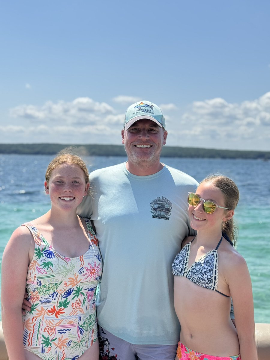 hubbardbradford's tweet image. The Caribbean?!?! Yes, “of the North.” Higgins Lake, MI is indescribably beautiful. Amazing memories made and incredible moments to remember. #HubbardSisters #dadisthebesttitle #makeitmatter #PureMichigan @PureMichigan