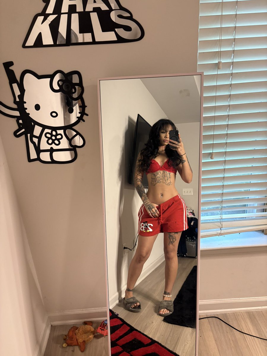 smithxwestn's tweet photo. Flare my toes at you https://t.co/jyeEDVBKni