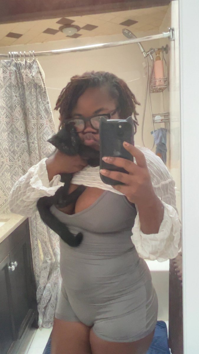 1Jadastar's tweet photo. I wanted to show yall my pets and they both hate affection 🙂‍↔️ https://t.co/he0PvKxuRd