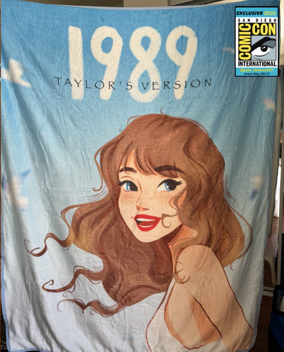 SD_Comic_Con's tweet image. ICYMI: @juliedrawstuff is making our Wildest Dreams come true with Swiftie #SDCC exclusives, debuts, and more that will be your End Game at the con (prints! lanyards! BLANKETS!): sdccblog.com/2025/06/julie-…