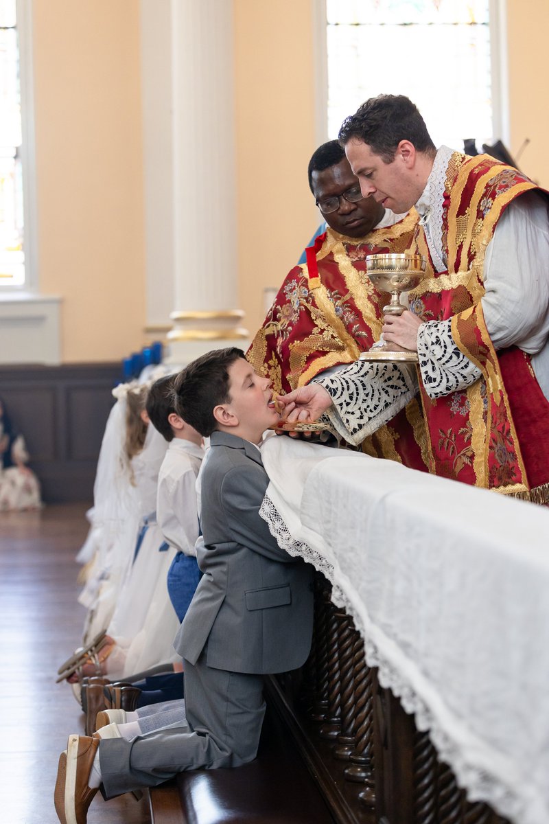 OldStPatsKC's tweet image. 1st Holy Communions on June 8, 2025, the Feast of Pentecost
“When we receive Holy Communion, we experience something extraordinary - a joy, a fragrance, a well-being that thrills the whole body and causes it to exalt.” ~ St. John Marie Vianney
Photo Credit: Trini Crocker