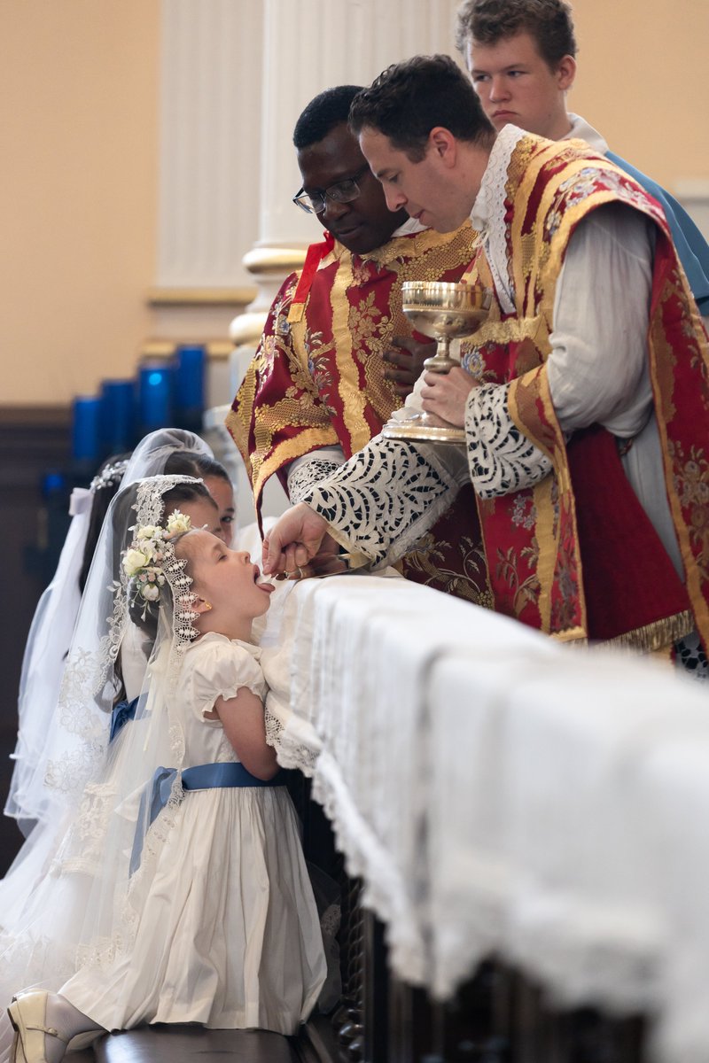 OldStPatsKC's tweet image. 1st Holy Communions on June 8, 2025, the Feast of Pentecost
“When we receive Holy Communion, we experience something extraordinary - a joy, a fragrance, a well-being that thrills the whole body and causes it to exalt.” ~ St. John Marie Vianney
Photo Credit: Trini Crocker