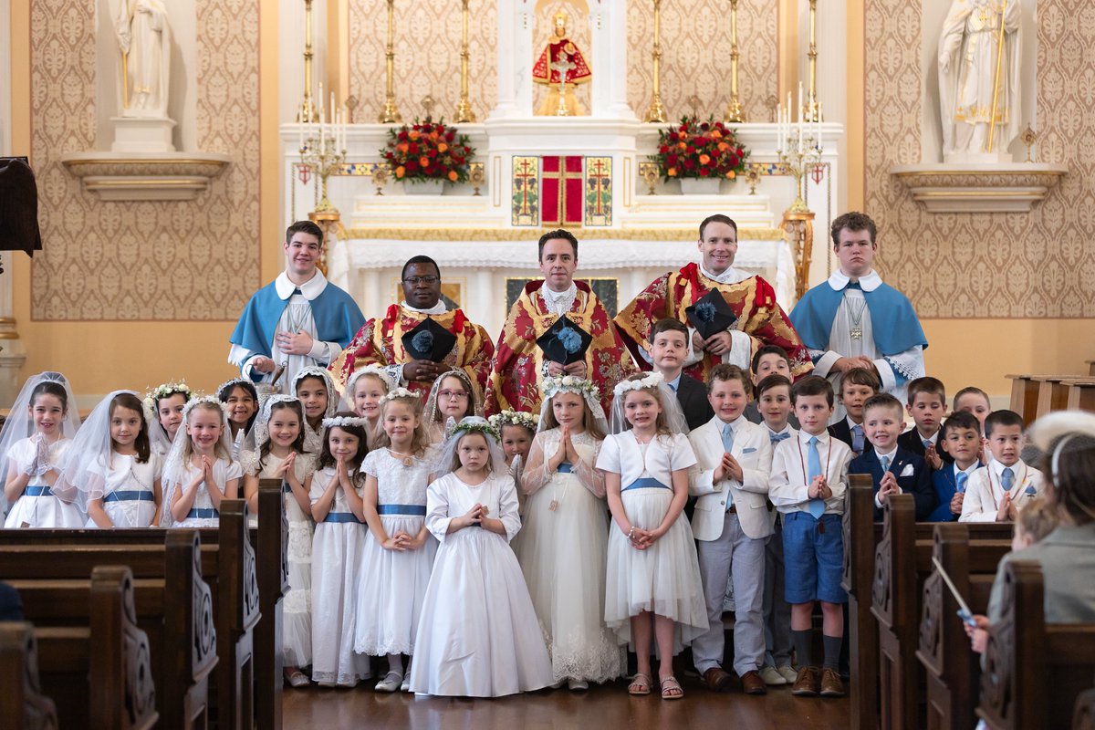 OldStPatsKC's tweet image. 1st Holy Communions on June 8, 2025, the Feast of Pentecost
“When we receive Holy Communion, we experience something extraordinary - a joy, a fragrance, a well-being that thrills the whole body and causes it to exalt.” ~ St. John Marie Vianney
Photo Credit: Trini Crocker