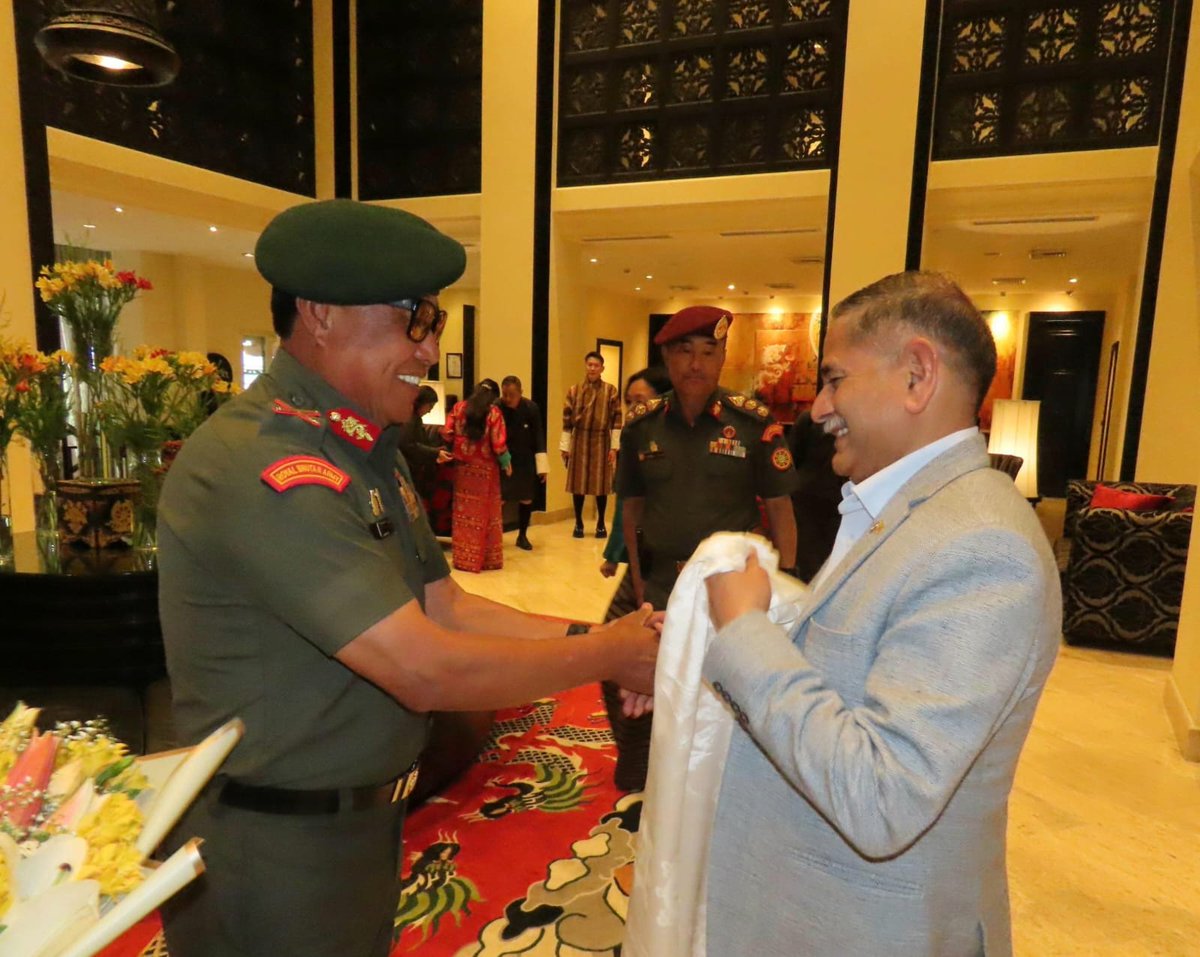 adgpi's tweet image. #GeneralUpendraDwivedi, #COAS, on his first day of visit to #Bhutan was given a warm and gracious welcome by Major General Dorji Rinchen, Deputy Chief Operations Officer (COO), Royal Bhutan Army. He later held an insightful interaction with Lieutenant General Batoo Tshering, COO,…