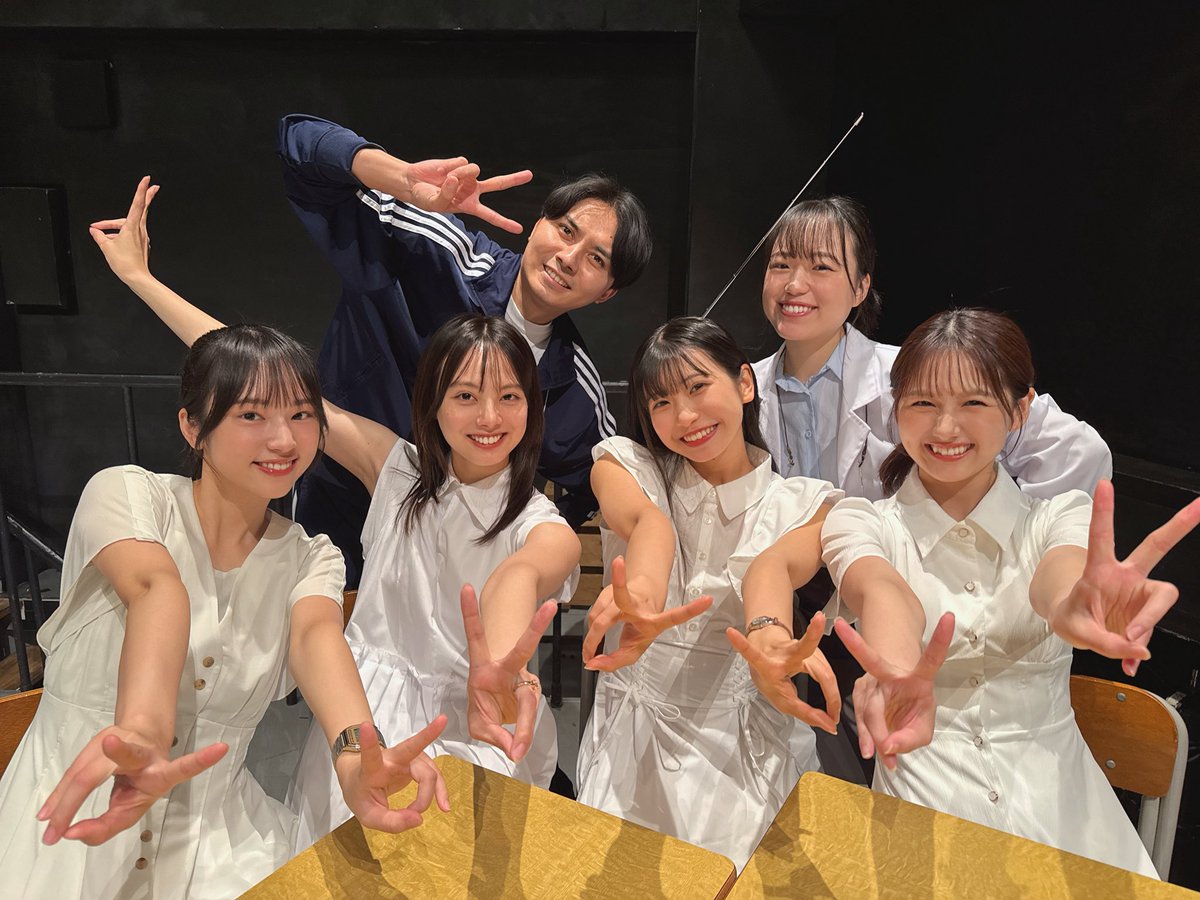 月の終わりと始まりはシアター♯16🌙
「恋じゃなくても」💝

8公演無事終演いたしました🌟
ご来場いただき
誠にありがとうございました！

千秋楽後にパシャリ📸
とっても素敵な笑顔です☺️

後一回、このメンバーで集まれる日がございます！
7/26の
「月を跨ぐvol.16」の情報も近々発表！