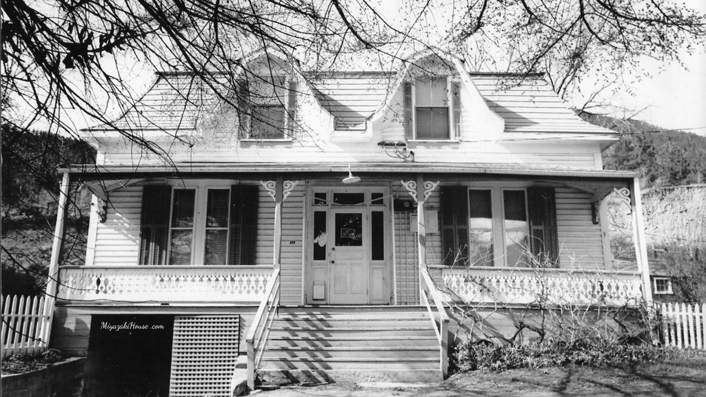 Miyazaki_House's tweet photo. Black and white photo of the Miyazaki House estimated date taken in the early 1980s.

Read more 👉 https://t.co/6iA1MSZj54

#lillooethistory #MiyazakiHouse #PicketFence https://t.co/eTyLJTmtdY