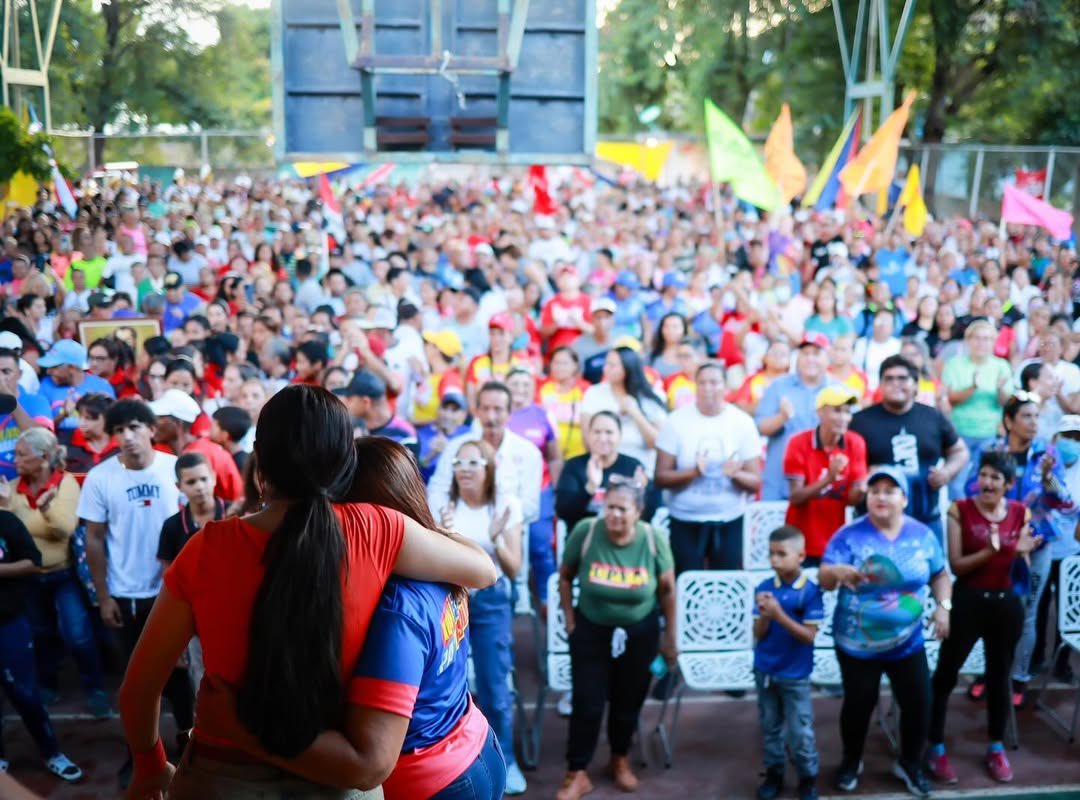 LuisLopezPSUV's tweet photo. ¡Qué emoción percibo en San Mateo!
Se siente la fuerza del pueblo noble y leal que sigue firme con el legado del Comandante Chávez.

Estoy convencido de que en el municipio Bolívar nos espera una gran victoria este #27Jul de la mano de @marisolrodriguezpsuv y nuestro equipo de concejalas y concejales revolucionarios.

¡Gracias pueblo de San Mateo por tanto compromiso  con nuestro Presidente @NicolasMaduro, con nuestra Jefa Política Joana Sánchez y por mantener la llama viva de esta Revolución Bolivariana!

¡Con ustedes y con Chávez en el corazón, sé que Venceremos!

#SanMateo #BolívarEsRevolución #27Julio #VamosConMarisol