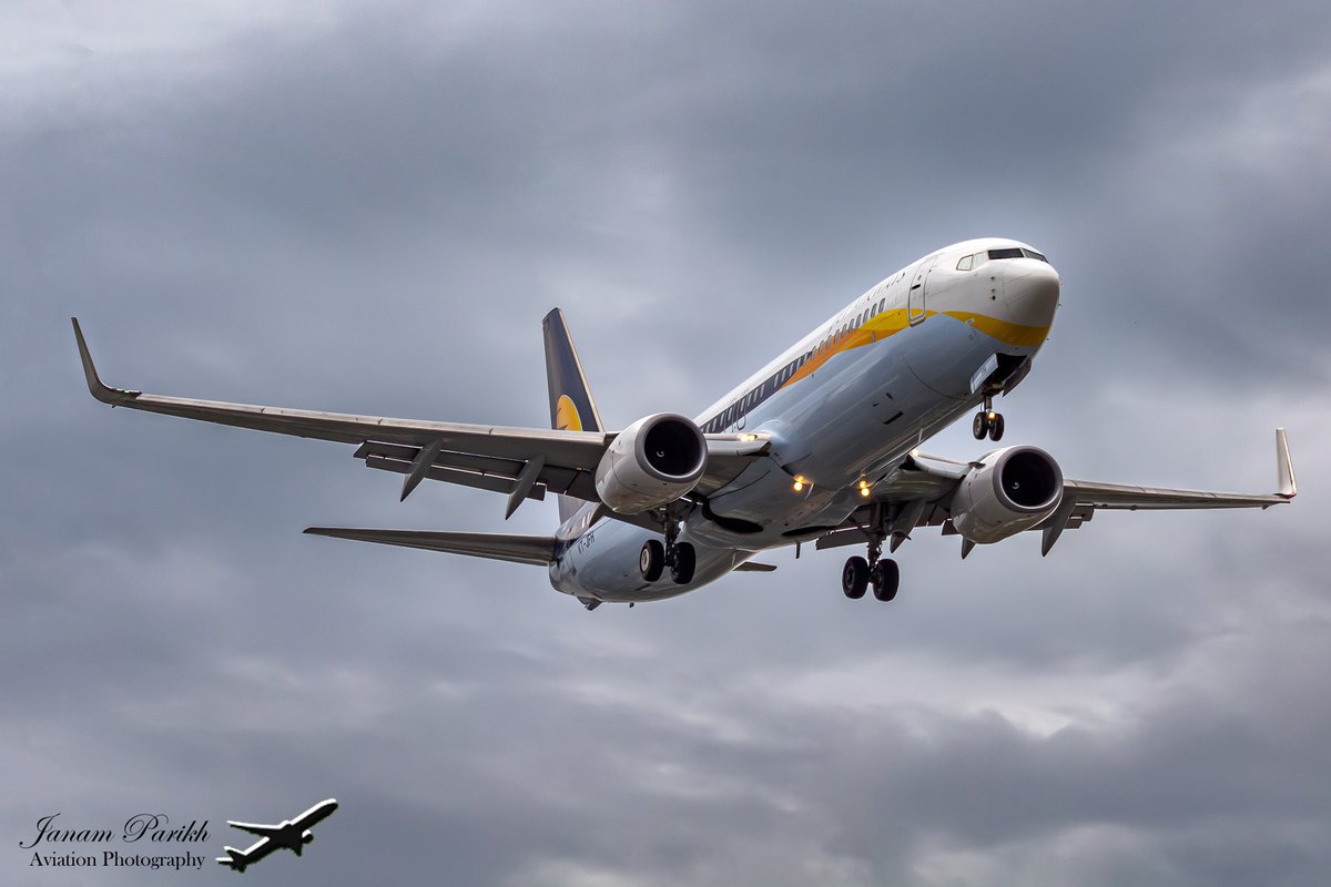 Spotting <a href="/jetairways/">Jet Airways</a> <a href="/BoeingAirplanes/">Boeing Airplanes</a> 737-800NG during the monsoon was a bliss! Good old days! 😍✈️

#Avgeek #Aviation #PlaneSpotting #Boeing737 #JetAirways
