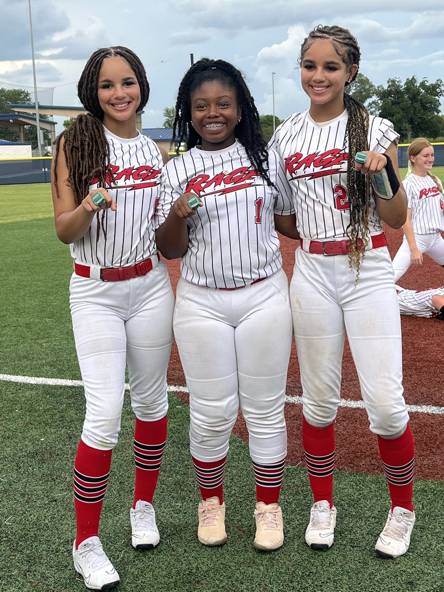 harmony_mil0303's tweet photo. Great weekend back on the diamond! 2nd place- time to work harder! 
#LARage
#OutfieldersLife https://t.co/vDLTuANWeo