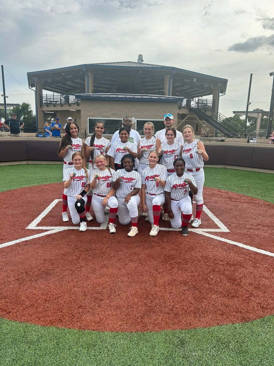 harmony_mil0303's tweet photo. Great weekend back on the diamond! 2nd place- time to work harder! 
#LARage
#OutfieldersLife https://t.co/vDLTuANWeo