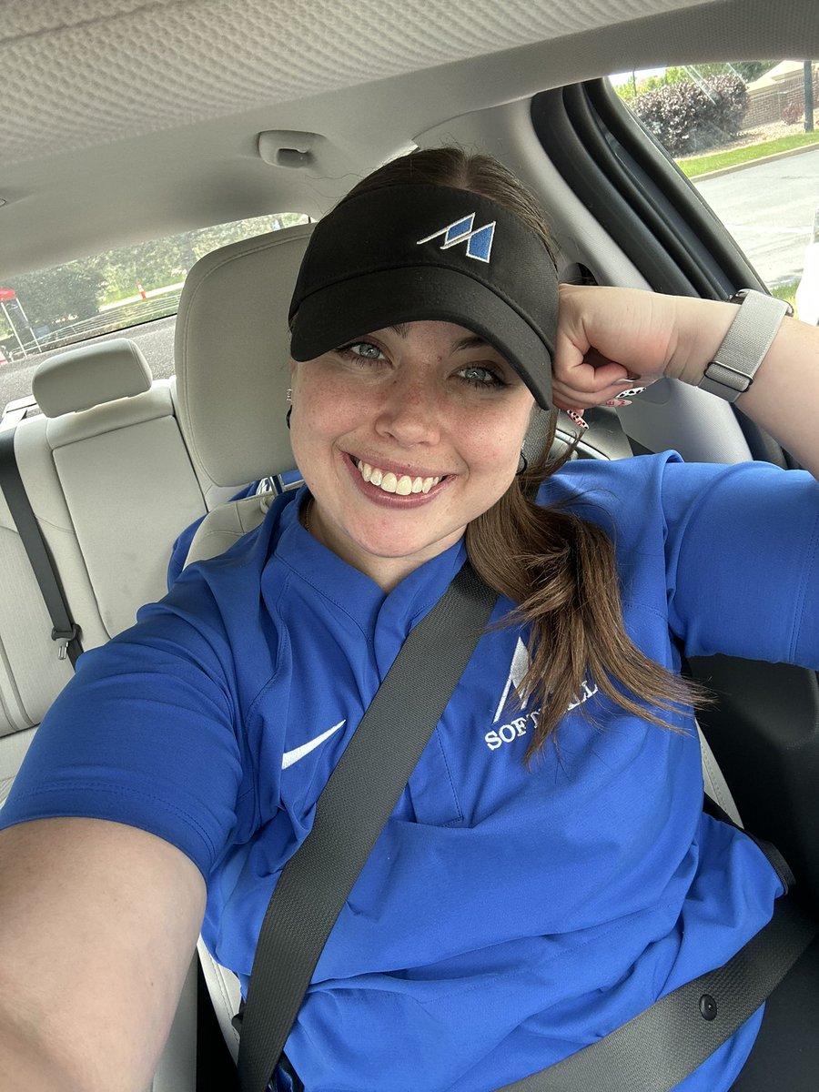 coachMelliott's tweet photo. Day one in the books for Mayville State🤩

All-star games &amp; Org. Workouts were a success and saw many talented kids out here! 🎆

Thx @teamsandiego18 for the food and great show out of your kids! 

Ready for the rest of this week💪🏻

#OnTheHunt 👀 https://t.co/N5nmOJ5yeB