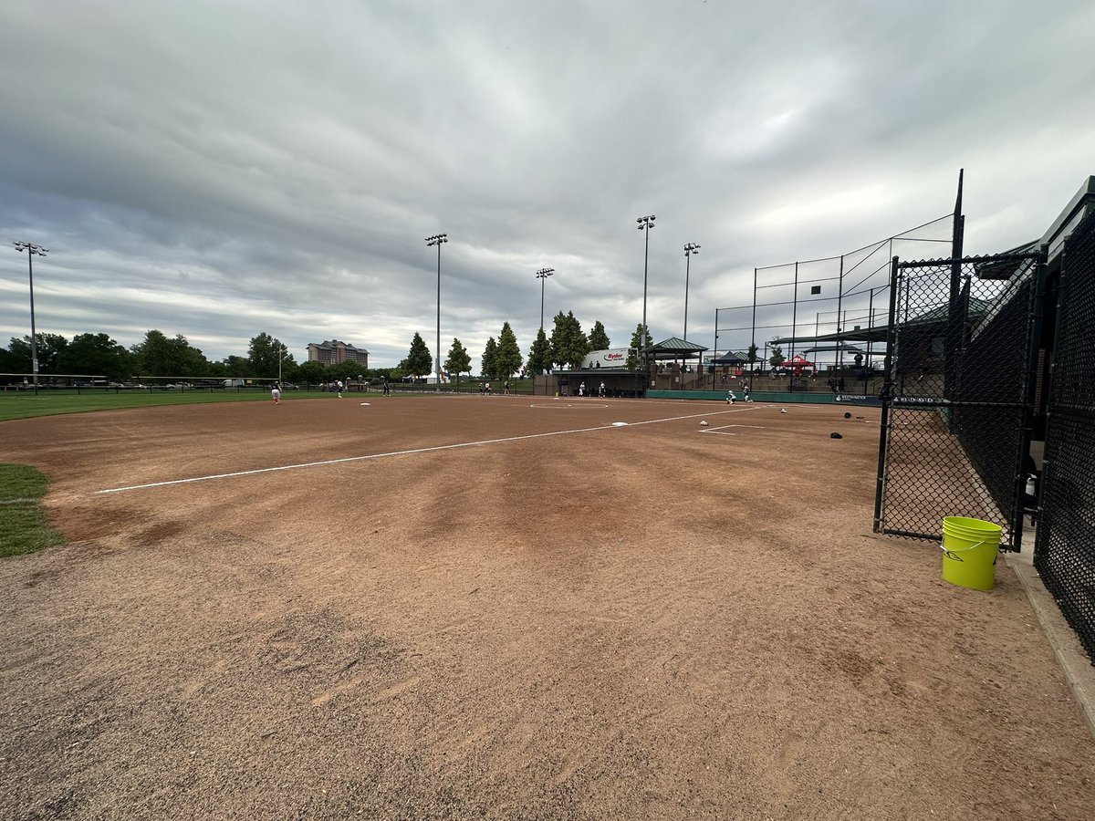 coachMelliott's tweet photo. Day one in the books for Mayville State🤩

All-star games &amp; Org. Workouts were a success and saw many talented kids out here! 🎆

Thx @teamsandiego18 for the food and great show out of your kids! 

Ready for the rest of this week💪🏻

#OnTheHunt 👀 https://t.co/N5nmOJ5yeB