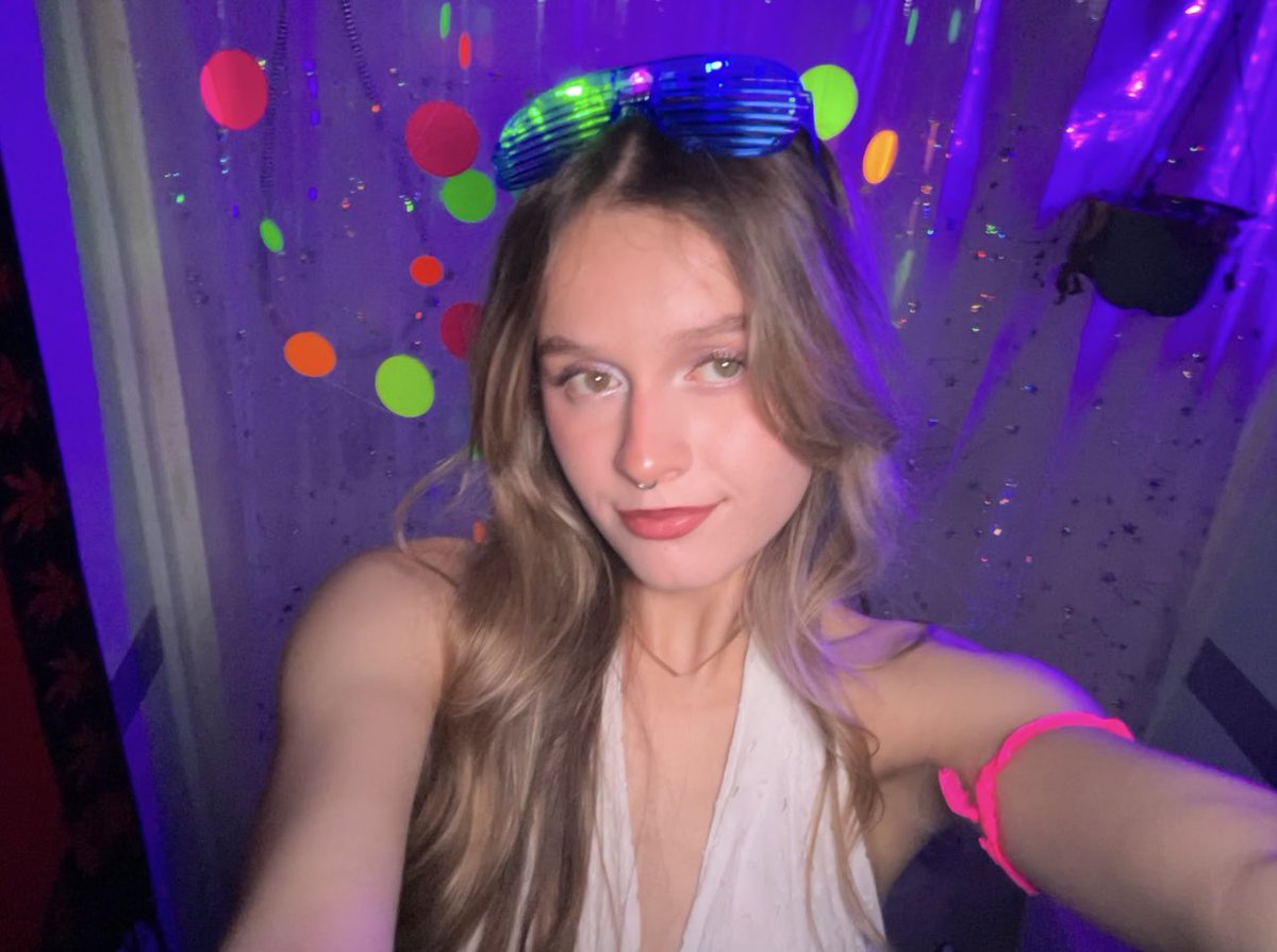 GoddessMeara's tweet photo. Hypnotizing u… relapse relapse relapse.

paypig findom finsub femdom wallet
drain financial domination https://t.co/A3qW7tQasI
