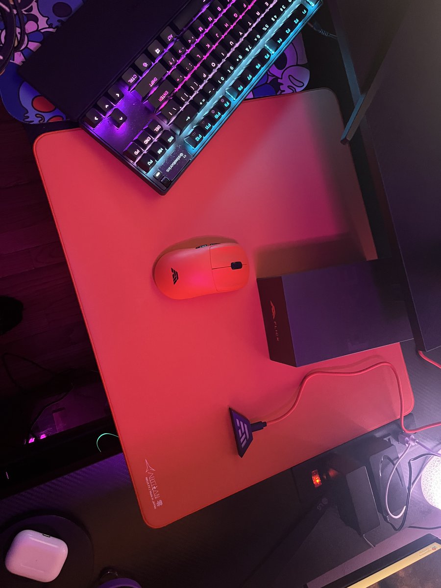 Civiczzfn's tweet photo. Flick fire mouse just got here looks 🔥🔥
@npen01  @FlickMice https://t.co/29C4eekDHa