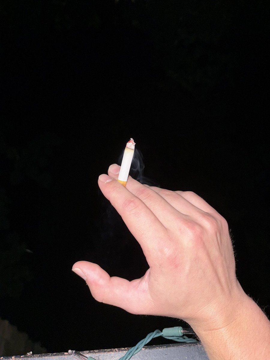 palmetto_fan41's tweet image. Chainsmoking Camels in honor of JohnOnTeams #GoneButNotForgotten