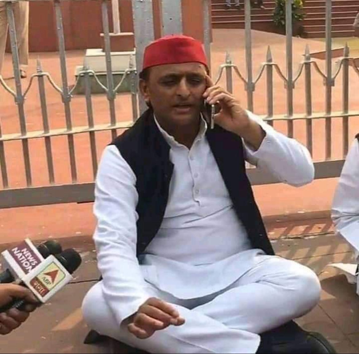 ayvirendra's tweet photo. युवाओं, महिलाओं, बुज़ुर्गों, पिछड़ों, दलितों, अल्पसंख्यकों और समाज के हर वर्ग के जीवन में अपनी दूरदर्शी सोच से बहुआयामी बदलाव लाने वाले विकास पुरुष मा. राष्ट्रीय अध्यक्ष श्री अखिलेश यादव जी को जन्मदिवस की हार्दिक बधाई एवं अनंत शुभकामनाएं।🎂
@yadavakhilesh https://t.co/uhvUzDzT8b