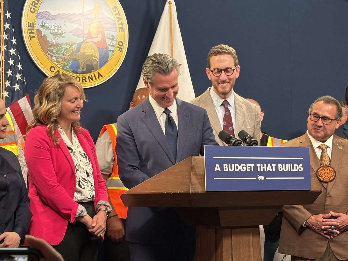 akoseff's tweet image. Gov. @GavinNewsom signs a pair of bills that will streamline environmental review for many housing and infrastructure projects in California. He had demanded these measures as a contingency of signing the state budget: calmatters.org/politics/2025/…