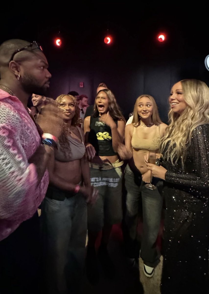 joshuachristixn's tweet image. my two favorite artists in ONE photo omg π mariah x FLO WHENNNN??!!!
