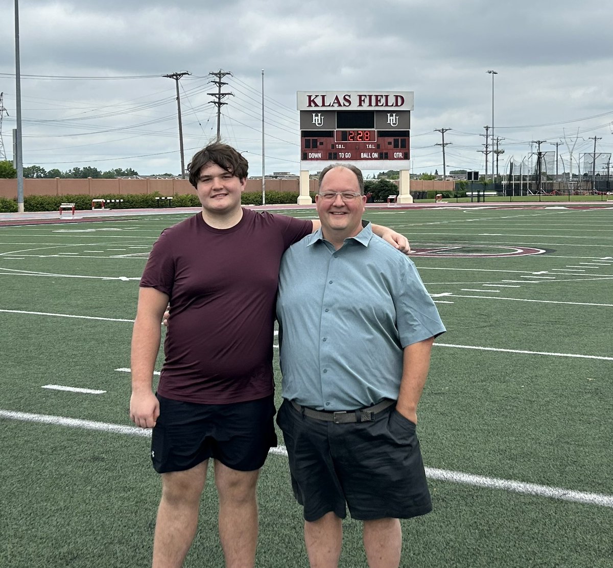 Had a great visit last Friday <a href="/HamlineFootball/">Hamline Football</a> Thank you <a href="/CoachGreenie/">CoachGreenie</a> and <a href="/CoachMHarris79/">Michael C. Harris</a> for having me out! I really enjoyed seeing campus, learning about the offense, and meeting some players!