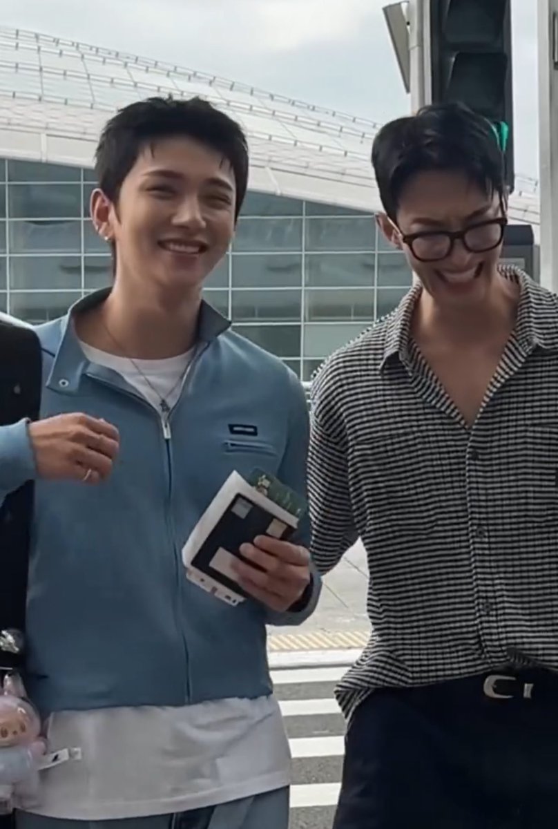 kyeomshu overseas photoshoot. fighting! 🖤