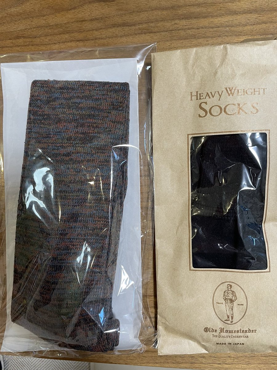 bm_bmth's tweet photo. 〈購入品紹介③〉
スリーブレスの型違い、あまりの着心地の良さにタンクトップを色違いの購入。そして靴下。プチホームステッダー祭り。にしても早すぎる猛暑。服の買い方も考えなければ?
#Olde Homesteader
"Athletic Shirt" - Rustic Jersey - BLACK、ECRU https://t.co/HBvtQ5Y15b