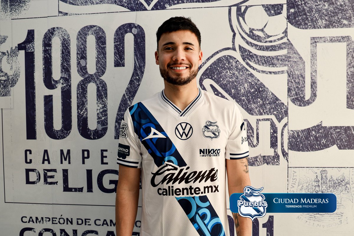 ClubPueblaMX's tweet photo. Que facha la de mi nuevo Enfranjado 🔵😮‍💨👌🏼

Llegando, firmando y ya mostrando como #LaFranjaNosUne🎽 https://t.co/ZdgU8P8ya0