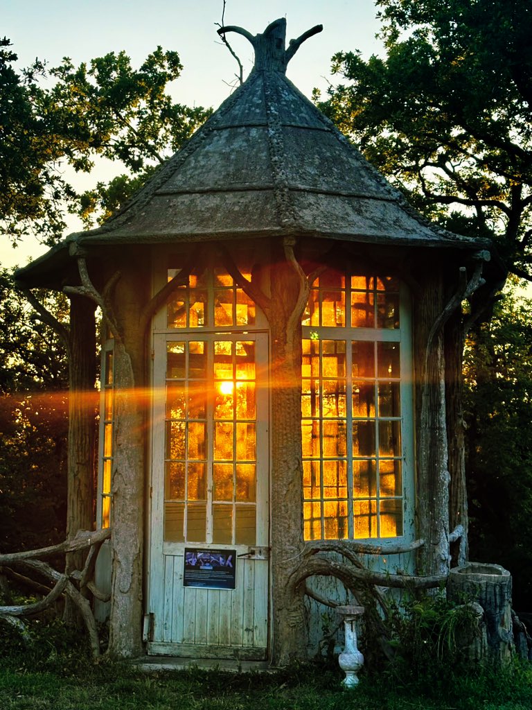 On dit parfois que les travaux sur la fusion nucléaire visent « à mettre le soleil dans une boîte ».
Une piste.