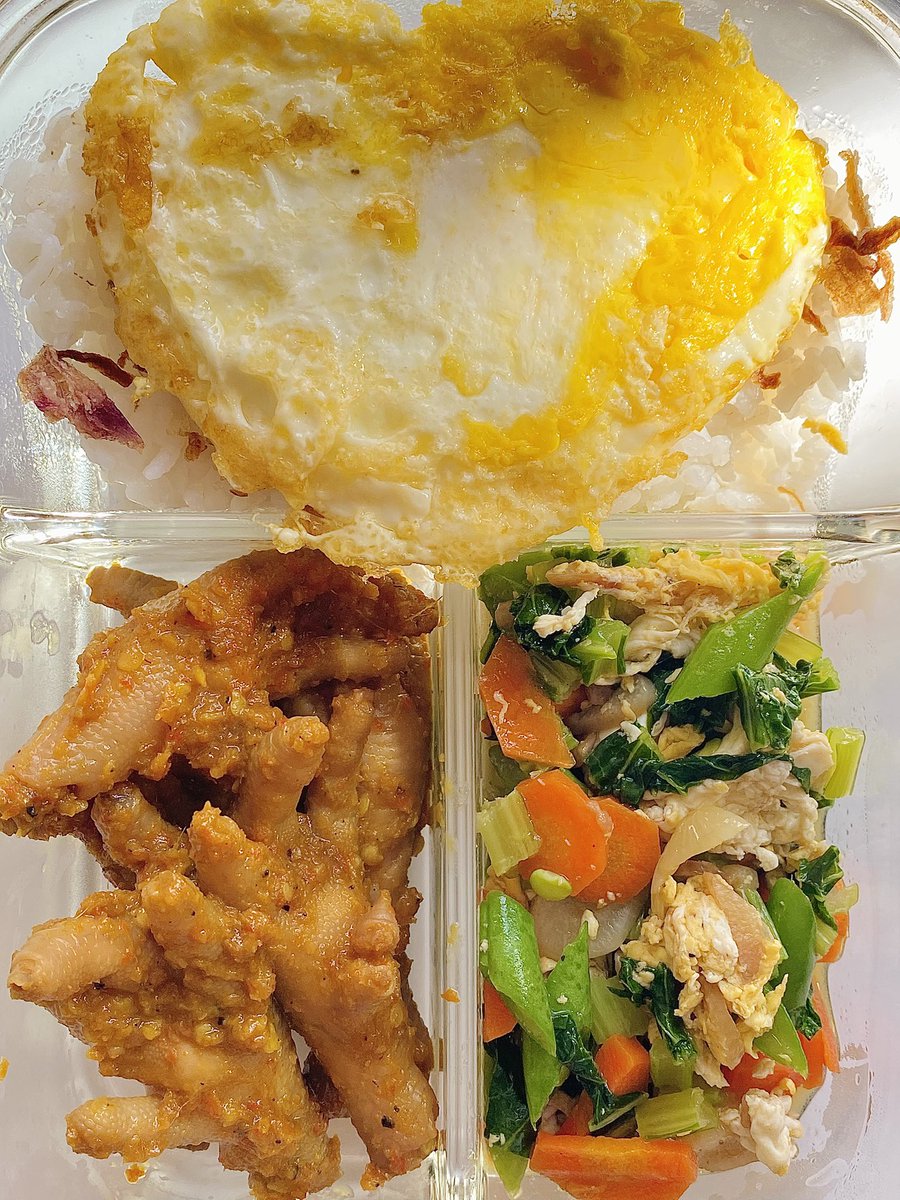dimensihujan's tweet photo. Menu masakan sederhanaku tuk bekal hari ini:
• ceker mercon bumbu medok
• orak arik sayuran
• telur ceplok

Alhamdulillah~
Semoga hari ini lebih baik dari kemarin. :)
Have a great day 🌤️ https://t.co/bT6uumR1gs