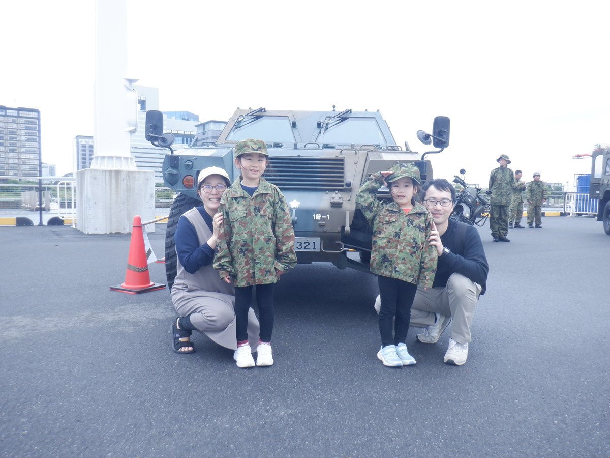 1i_nerima's tweet image. 連隊は、江東区の東京みなと祭に参加し、軽装甲機動車や高機動車の展示を実施しました。装備品展示会場においてご来場された方々に試乗を楽しんでいただくとともに、自衛隊へのご理解をいただきました。
#練馬
#1連隊
#車