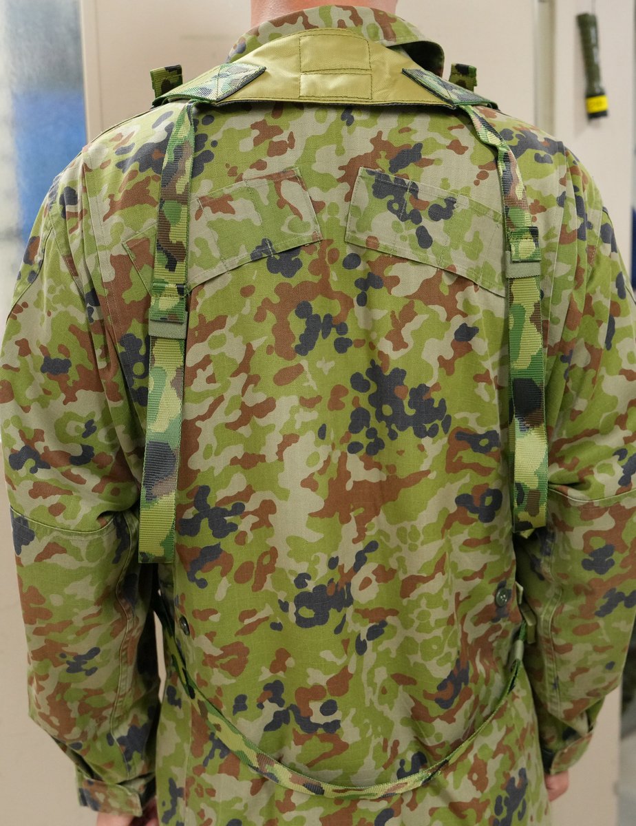1i_nerima's tweet image. 本日は、連隊に新しく装備された戦闘装着帯を紹介します。隊員の戦闘装具類の装着帯で、必要な装具を負担なく装着することが可能となっております。
#練馬
#1連隊
#新装備