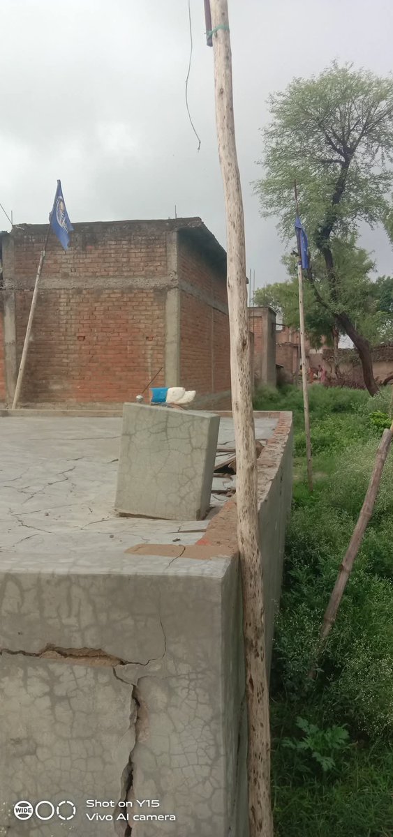priyanshu__63's tweet photo. 29 जून को प्रयागराज के थाना करछना क्षेत्र में हुए उत्पाद से महज कुछ ही दूर ग्राम सभा धरवारा में स्थापित बाबासाहेब अम्बेडकर की प्रतिमा को छतिग्रस्त कर दिया गया

आखिर ये कौन लोग हैं जो जानबूझकर माहौल खराब करना चाहते हैं??

क्या @prayagraj_pol कोई कारवाई करेगी? https://t.co/vFmhjrFcXQ