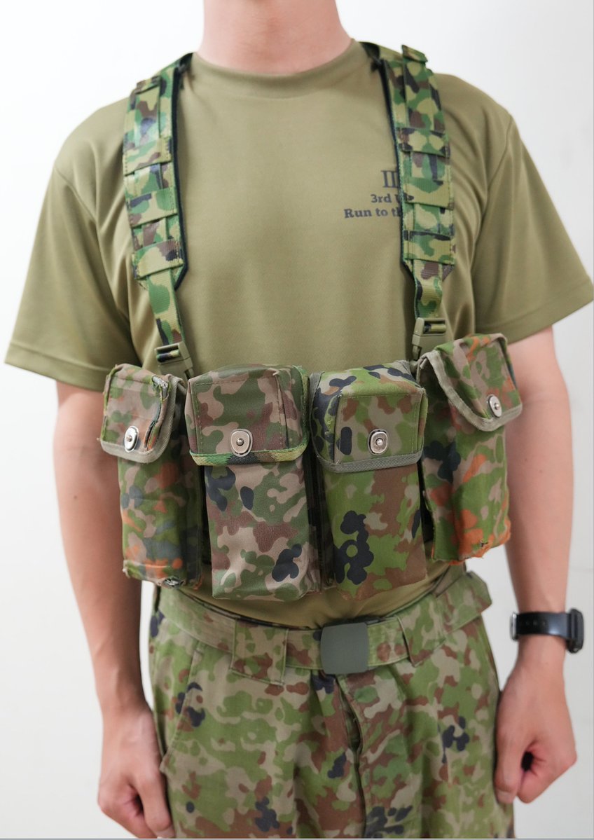 1i_nerima's tweet image. 本日は、連隊に新しく装備された戦闘装着帯を紹介します。隊員の戦闘装具類の装着帯で、必要な装具を負担なく装着することが可能となっております。
#練馬
#1連隊
#新装備